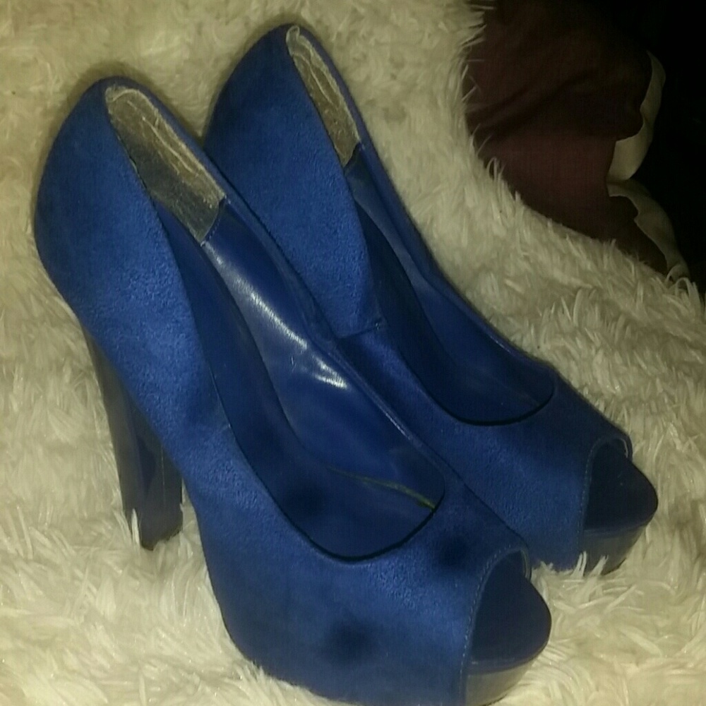 Heels - Picture 3 of 3